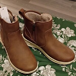 Brown Women's Size 9 Boots